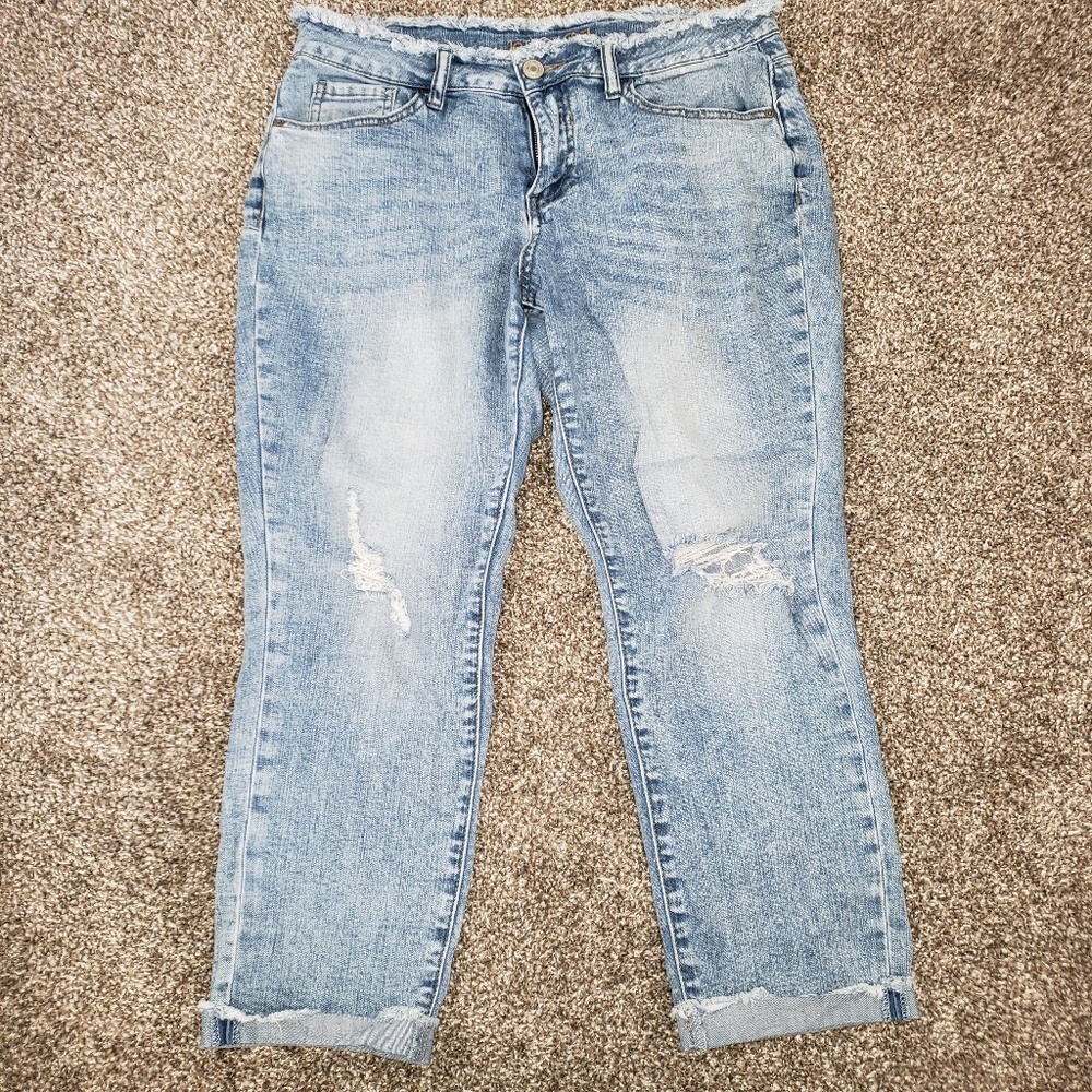 Distressed crop jeans.